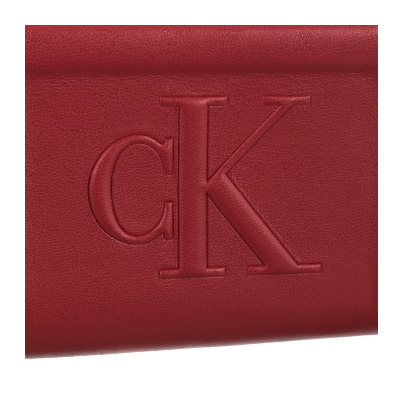 Calvin Klein Sculpted Med Zip Around Pipping K60K610353 XL6 Dark Candy Apple (CK178-b) käekott