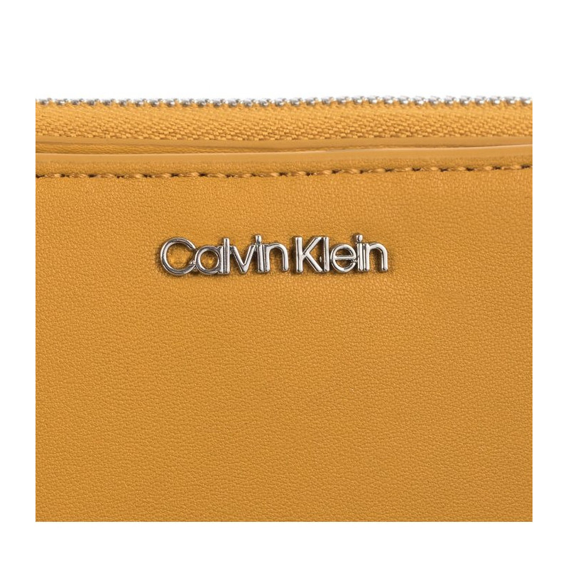 Calvin Klein CK Must Z/A Wallet W/Flap MD Monarch Gold K60K607432 KB7 (CK156-b) käekott