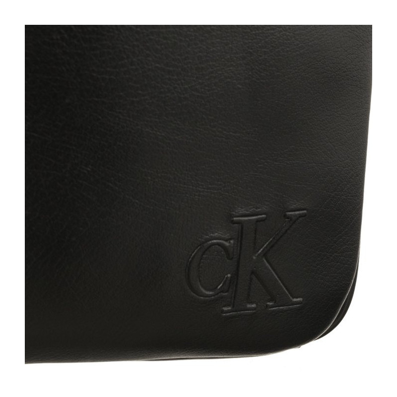 Calvin Klein Ultralight Reporter18 W/Pkt Black K50K511489 BEH (CK423-a) käekott