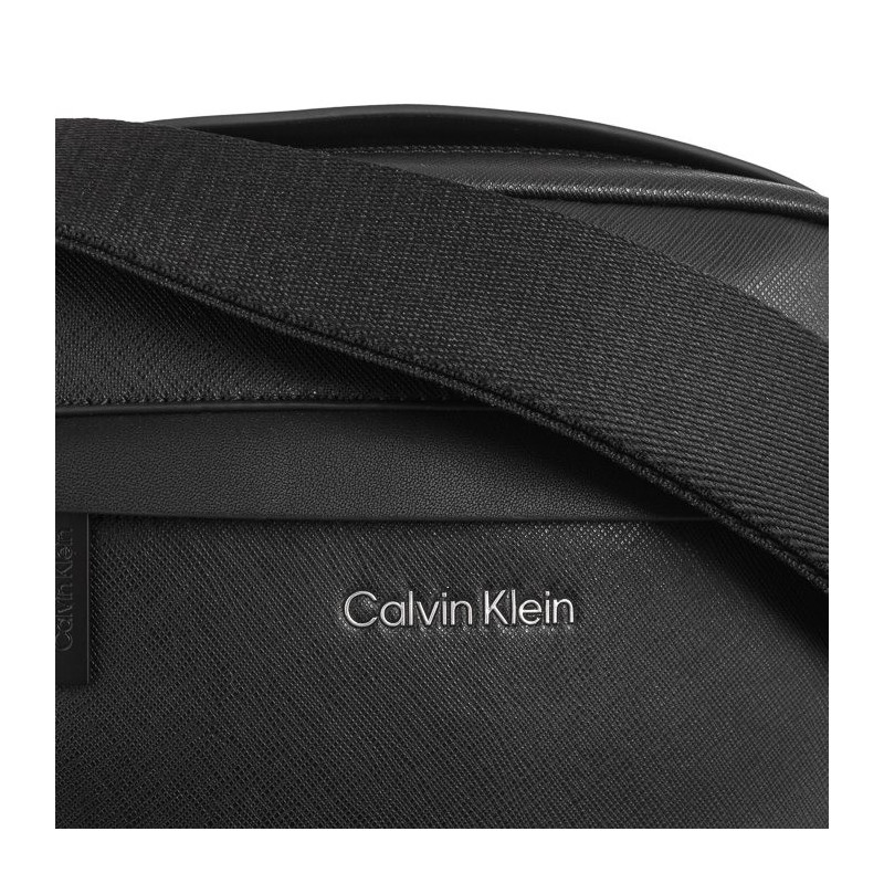 Calvin Klein CK Must Reporter CK Black Saffiano K50K511853 BEH (CK526-a) käekott