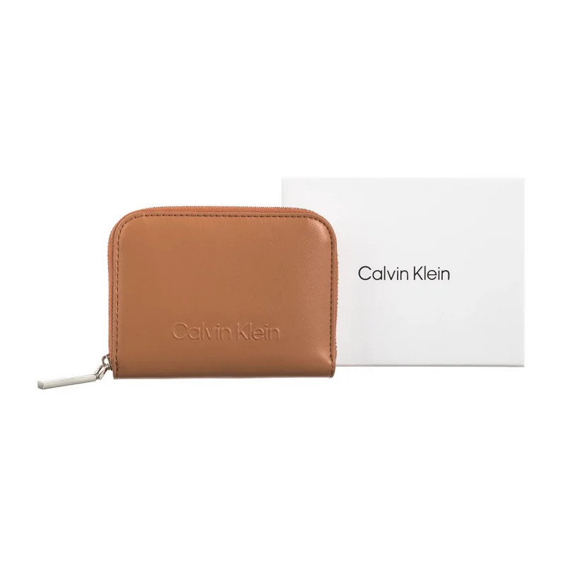 Calvin Klein Embossed Logo Zip MD Wallet Lion K60K612437 GDB (CK563-a) käekott