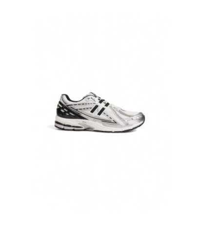 New Balance Sneakers M1906R...